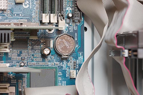 Батарейка на материнской плате компьютера battery on motherboard
